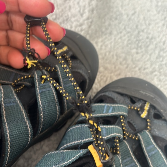 Keen Black and Green Sandals Toe Protection Adjustable Lacing Water/Hiking - Picture 6 of 8